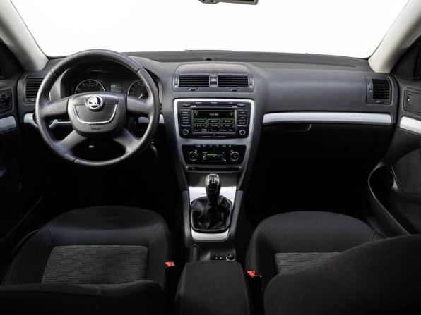 Skoda Octavia II (A5) Рестайлинг с пробегом 2011 года, цена 750 000 рублей, 235568 км, лифтбек, Автокод Объявления
