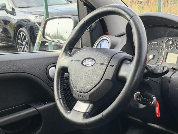 Ford Fiesta Mk5 с пробегом 2006 года, цена 399 000 рублей, 291000 км, хэтчбек, Автокод Объявления