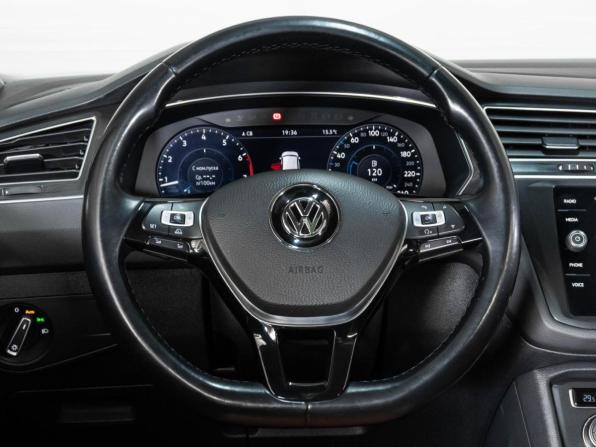 Volkswagen Tiguan II с пробегом 2017 года, цена 2 688 000 рублей, 162394 км, внедорожник, Автокод Объявления