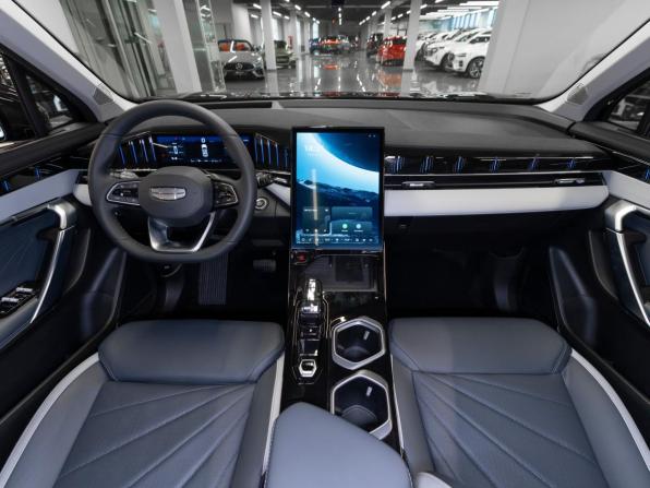 Geely Atlas II с пробегом 2024 года, цена 3 370 000 рублей, 428 км, внедорожник, Автокод Объявления