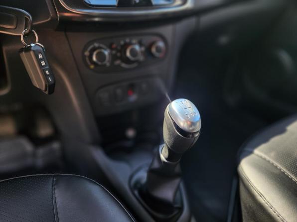 Renault Sandero II Рестайлинг с пробегом 2021 года, цена 1 299 000 рублей, 67700 км, хэтчбек, Автокод Объявления