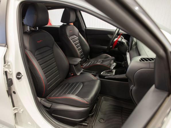 Kia K3 II Рестайлинг с пробегом 2021 года, цена 2 879 000 рублей, 72687 км, хэтчбек, Автокод Объявления