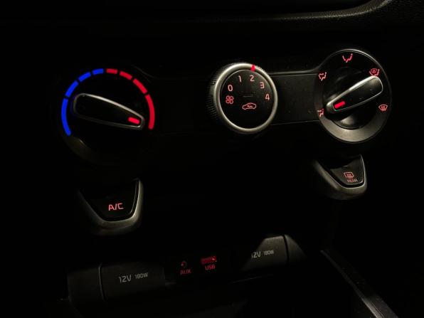 Kia Rio IV с пробегом 2018 года, цена 1 100 000 рублей, 294101 км, хэтчбек, Автокод Объявления