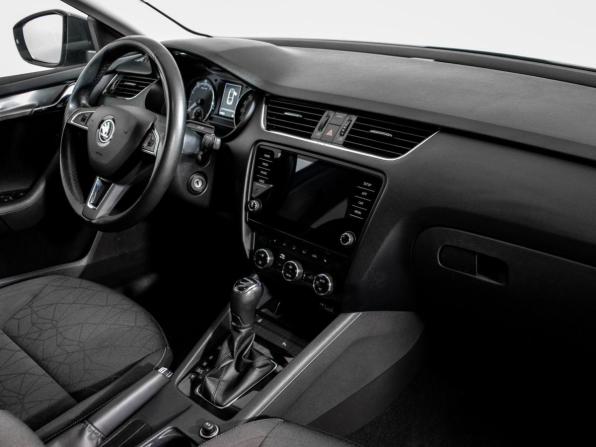Skoda Octavia III (A7) Рестайлинг с пробегом 2018 года, цена 1 890 000 рублей, 135000 км, лифтбек, Автокод Объявления
