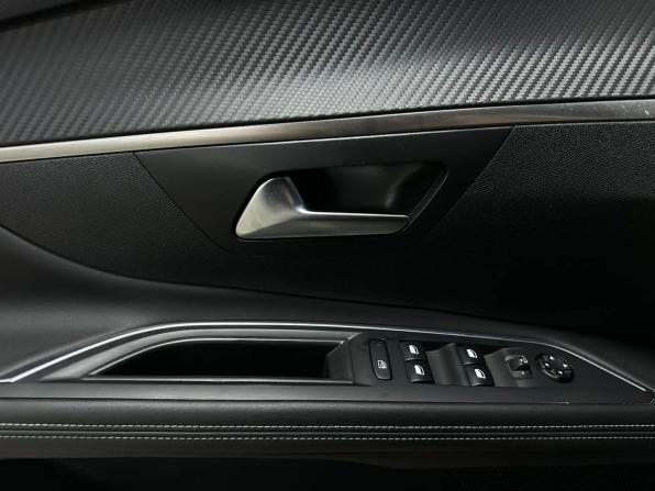 Peugeot 5008 II Рестайлинг с пробегом 2022 года, цена 2 799 000 рублей, 54027 км, внедорожник, Автокод Объявления