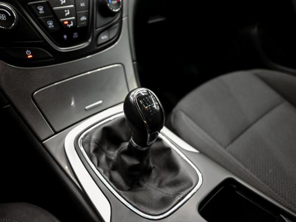 Opel Insignia I Рестайлинг с пробегом 2013 года, цена 950 000 рублей, 129090 км, седан, Автокод Объявления