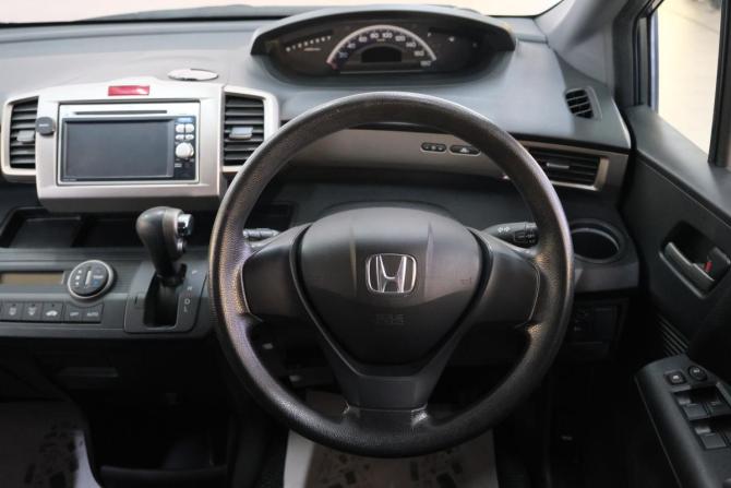 Honda Freed I с пробегом 2011 года, цена 1 059 000 рублей, 143000 км, компактвэн, Автокод Объявления