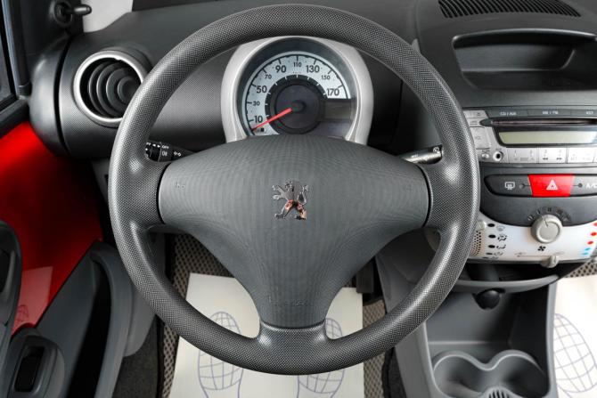 Peugeot 107 I Рестайлинг с пробегом 2010 года, цена 699 000 рублей, 92829 км, хэтчбек, Автокод Объявления