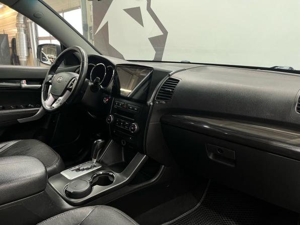 Kia Sorento II с пробегом 2012 года, цена 1 499 900 рублей, 243380 км, внедорожник, Автокод Объявления