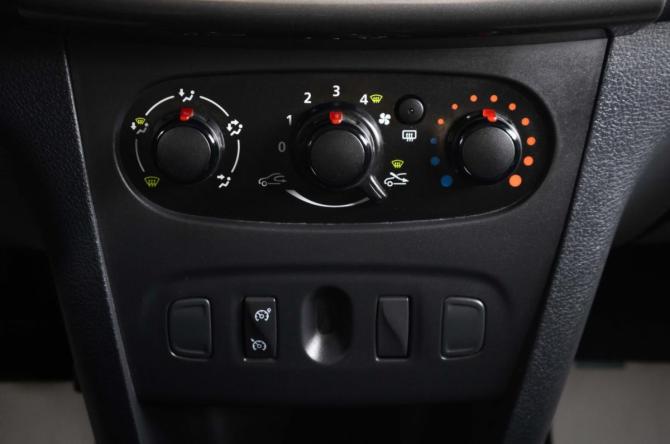Renault Sandero II с пробегом 2018 года, цена 999 000 рублей, 64512 км, хэтчбек, Автокод Объявления