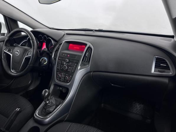 Opel Astra J Рестайлинг с пробегом 2013 года, цена 899 000 рублей, 179334 км, универсал, Автокод Объявления