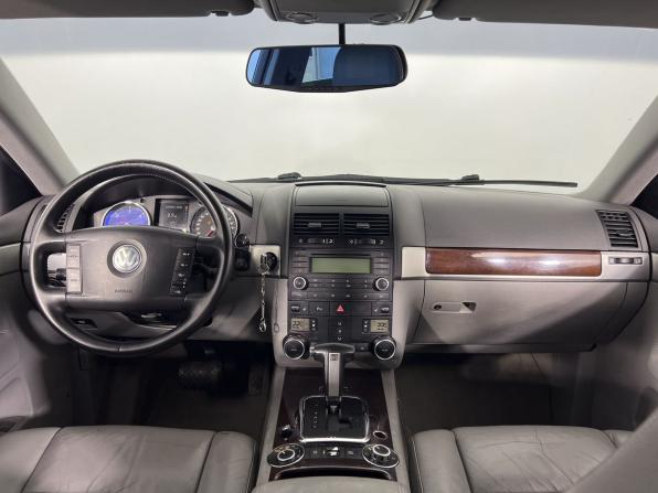 Volkswagen Touareg I Рестайлинг с пробегом 2006 года, цена 980 000 рублей, 216449 км, внедорожник, Автокод Объявления