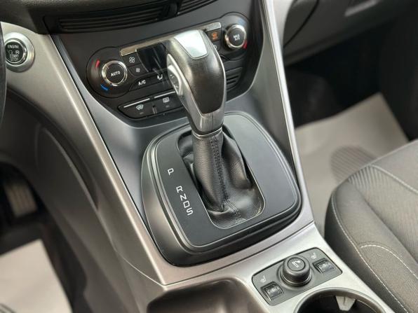 Ford Kuga II с пробегом 2015 года, цена 1 059 000 рублей, 242154 км, внедорожник, Автокод Объявления