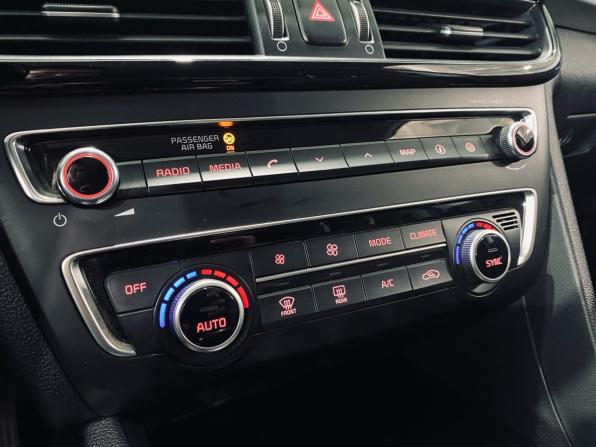 Kia Optima IV Рестайлинг с пробегом 2018 года, цена 2 250 000 рублей, 70401 км, седан, Автокод Объявления