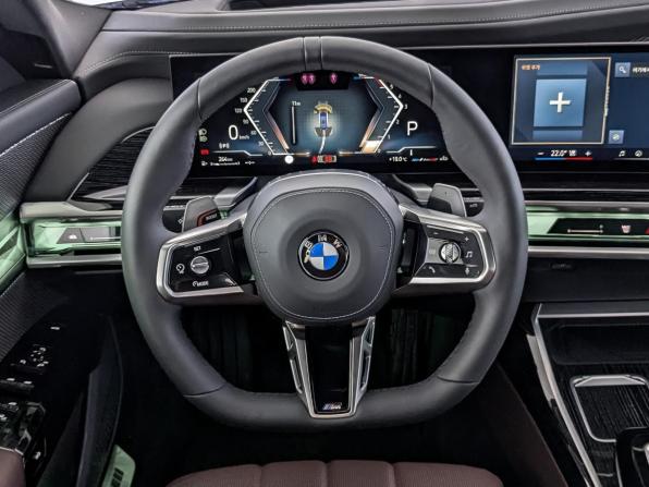 BMW 7 серии VII (G70) с пробегом 2025 года, цена 15 050 000 рублей, 8049 км, седан, Автокод Объявления