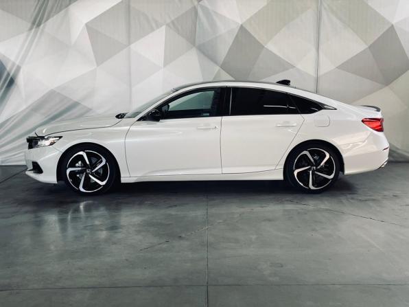 Honda Accord X Рестайлинг с пробегом 2021 года, цена 2 351 000 рублей, 79980 км, седан, Автокод Объявления