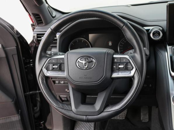 Toyota Land Cruiser 300 Series с пробегом 2024 года, цена 12 900 000 рублей, 44780 км, внедорожник, Автокод Объявления