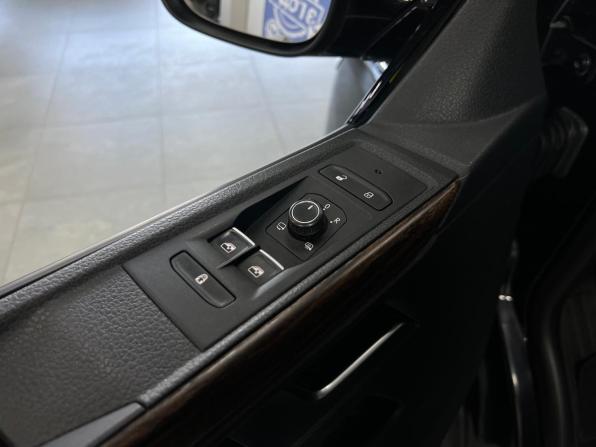 Volkswagen Multivan T6 Рестайлинг с пробегом 2020 года, цена 5 250 000 рублей, 191511 км, минивэн, Автокод Объявления