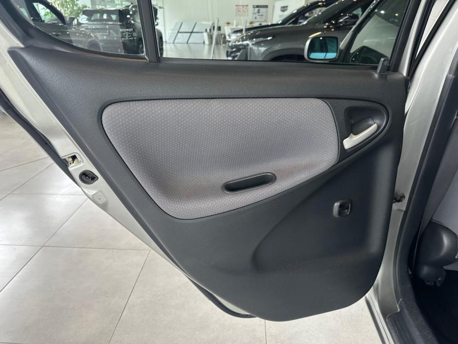 Toyota Vitz I (P10) Новосибирск  - изображение 17