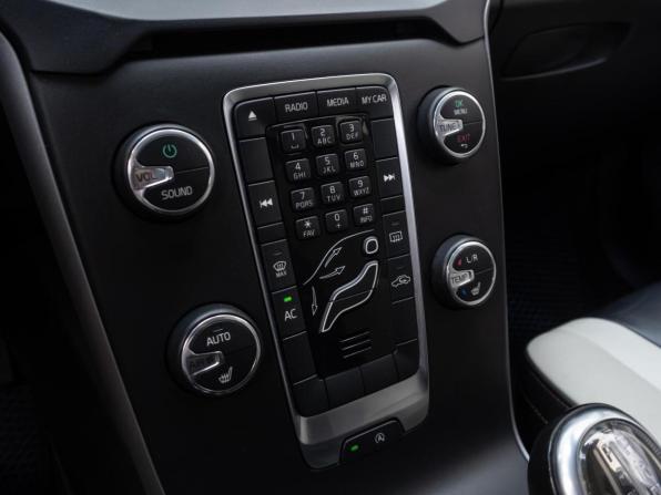 Volvo V40 Cross Country I с пробегом 2013 года, цена 1 335 000 рублей, 156310 км, хэтчбек, Автокод Объявления