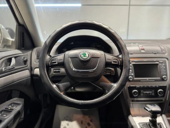 Skoda Octavia II (A5) Рестайлинг с пробегом 2011 года, цена 735 000 рублей, 214000 км, лифтбек, Автокод Объявления