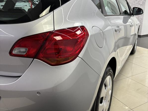 Opel Astra J Рестайлинг с пробегом 2012 года, цена 1 345 000 рублей, 28483 км, хэтчбек, Автокод Объявления