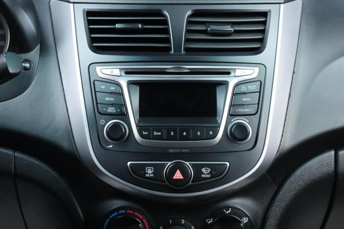 Hyundai Solaris I Рестайлинг с пробегом 2014 года, цена 989 000 рублей, 128801 км, хэтчбек, Автокод Объявления