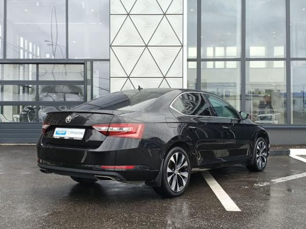 Skoda Superb III с пробегом 2018 года, цена 1 999 000 рублей, 221290 км, лифтбек, Автокод Объявления