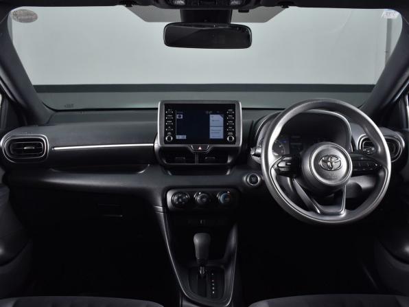 Toyota Yaris IV с пробегом 2020 года, цена 1 049 995 рублей, 122022 км, хэтчбек, Автокод Объявления