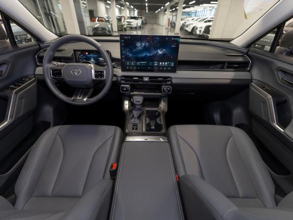 Toyota RAV4 VI (XA60) с пробегом 2026 года, цена 4 500 000 рублей, 5 км, внедорожник, Автокод Объявления