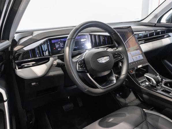 Geely Atlas II с пробегом 2024 года, цена 3 137 600 рублей, 28809 км, внедорожник, Автокод Объявления