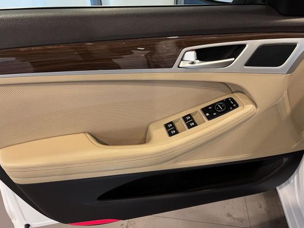 Hyundai Genesis II с пробегом 2014 года, цена 2 275 000 рублей, 106367 км, седан, Автокод Объявления