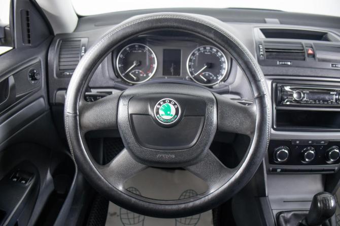 Skoda Octavia II (A5) Рестайлинг с пробегом 2011 года, цена 949 000 рублей, 268256 км, лифтбек, Автокод Объявления