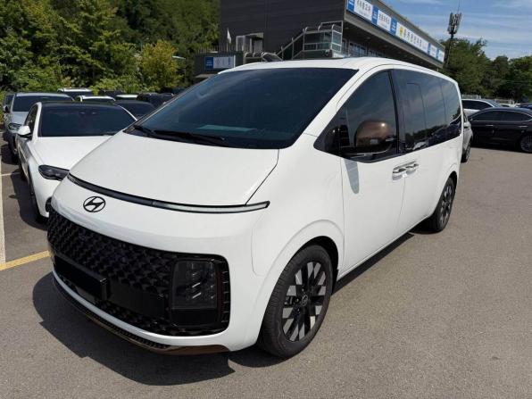 Hyundai Staria I с пробегом 2025 года, цена 9 490 000 рублей, 8000 км, минивэн, Автокод Объявления