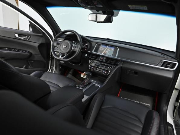 Kia Optima IV с пробегом 2017 года, цена 1 349 000 рублей, 123000 км, седан, Автокод Объявления