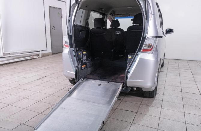 Honda Freed I Рестайлинг с пробегом 2013 года, цена 1 229 000 рублей, 116980 км, компактвэн, Автокод Объявления