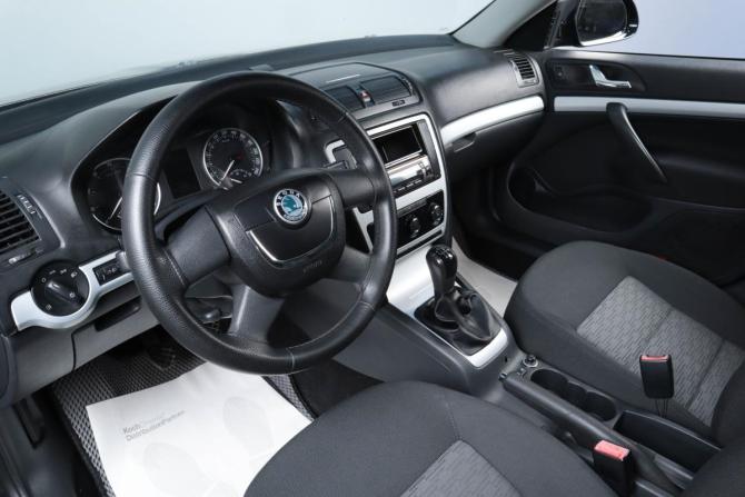 Skoda Octavia II (A5) Рестайлинг с пробегом 2010 года, цена 869 000 рублей, 210217 км, лифтбек, Автокод Объявления