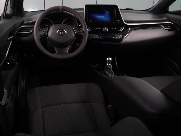 Toyota C-HR I Рестайлинг с пробегом 2019 года, цена 2 229 000 рублей, 135353 км, внедорожник, Автокод Объявления