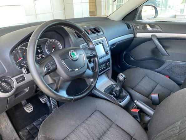 Skoda Octavia II (A5) Рестайлинг с пробегом 2011 года, цена 750 000 рублей, 253377 км, лифтбек, Автокод Объявления