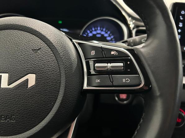 Kia Ceed III Рестайлинг с пробегом 2022 года, цена 2 299 000 рублей, 71179 км, универсал, Автокод Объявления