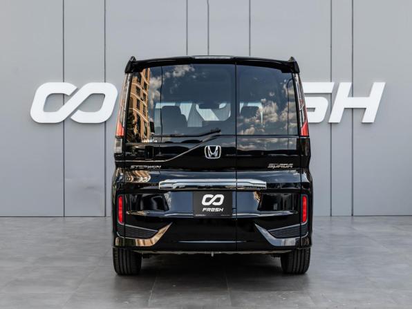 Honda Stepwgn V Рестайлинг с пробегом 2018 года, цена 2 395 000 рублей, 93367 км, минивэн, Автокод Объявления