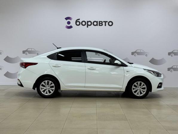 Hyundai Solaris II с пробегом 2017 года, цена 1 390 000 рублей, 82134 км, седан, Автокод Объявления