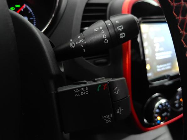 Renault Kaptur I с пробегом 2018 года, цена 1 399 000 рублей, 141309 км, внедорожник, Автокод Объявления