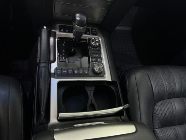 Toyota Land Cruiser 200 Series Рестайлинг 2 с пробегом 2020 года, цена 9 050 000 рублей, 92876 км, внедорожник, Автокод Объявления