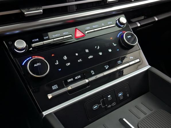Hyundai Santa Fe IV Рестайлинг с пробегом 2023 года, цена 4 450 000 рублей, 38630 км, внедорожник, Автокод Объявления