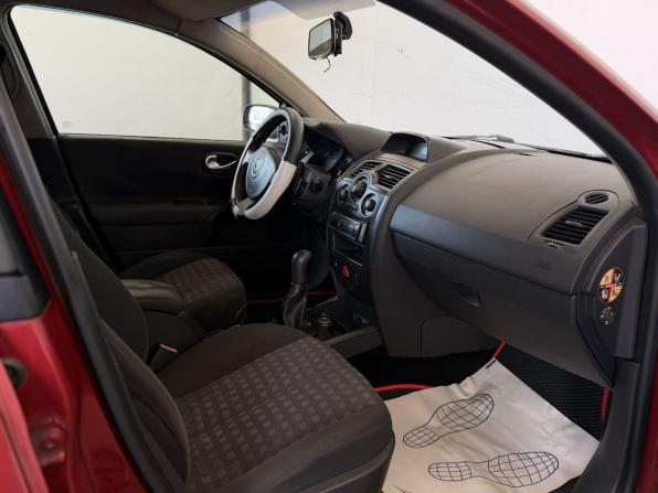 Renault Megane II Рестайлинг с пробегом 2006 года, цена 290 000 рублей, 381815 км, седан, Автокод Объявления