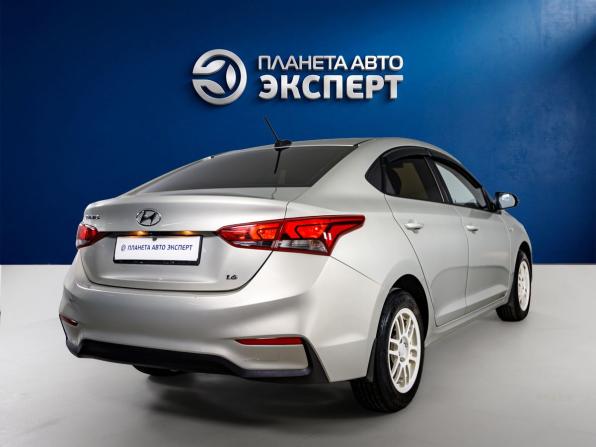 Hyundai Solaris II с пробегом 2018 года, цена 1 040 000 рублей, 161340 км, седан, Автокод Объявления