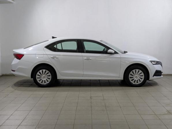 Skoda Octavia IV (A8) с пробегом 2021 года, цена 2 465 000 рублей, 53778 км, лифтбек, Автокод Объявления
