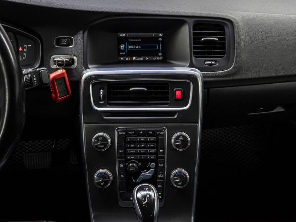 Volvo S60 II Рестайлинг с пробегом 2014 года, цена 1 379 000 рублей, 189320 км, седан, Автокод Объявления