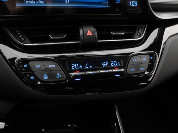 Toyota C-HR I с пробегом 2018 года, цена 2 530 000 рублей, 45692 км, внедорожник, Автокод Объявления